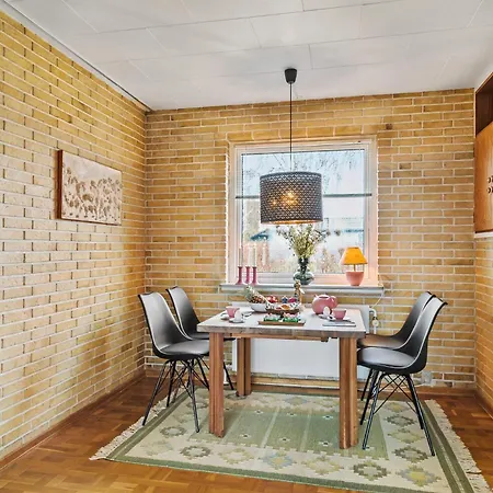 בית נופש 1 Bedroom Cozy In *